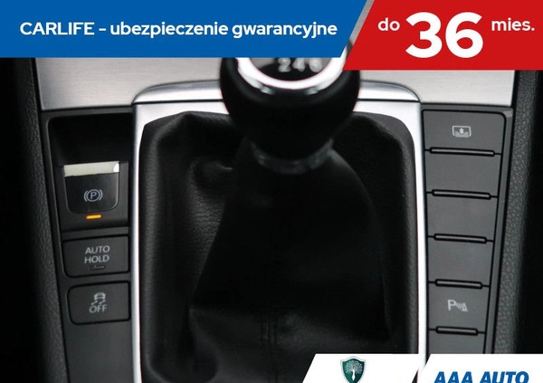 Volkswagen Passat cena 37000 przebieg: 181932, rok produkcji 2011 z Zawidów małe 326